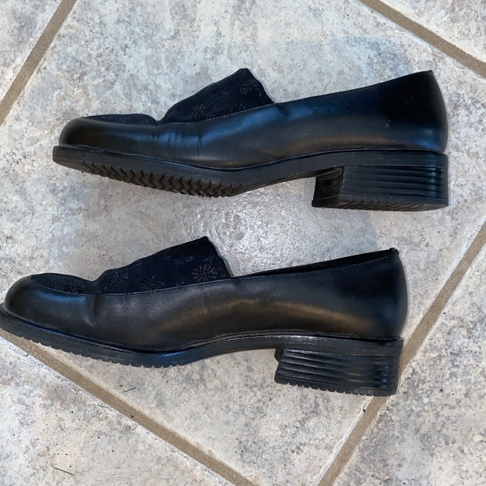 🌹4/$20 Black loafers - Picture 5 of 8